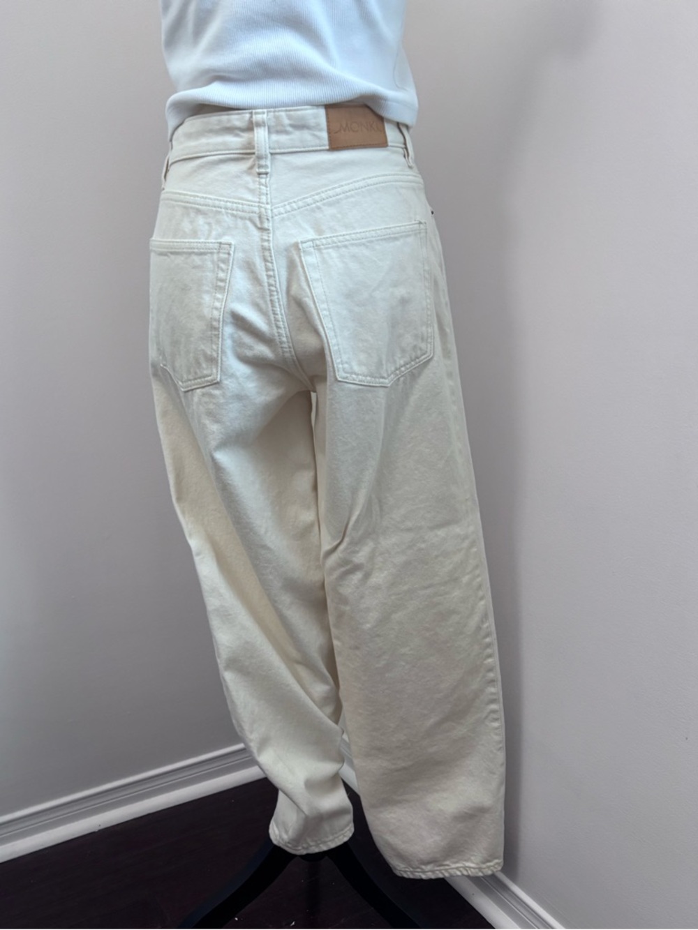 Monki Women’s Light Cream Straight-Leg Jeans Size 26 - Picture 3 of 7